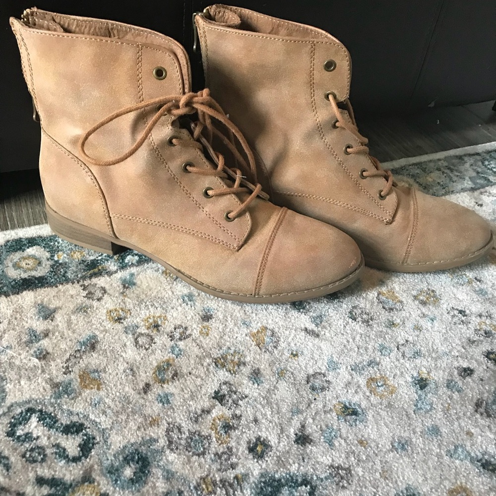 Guess Lace Up Booties- Tan Size 9